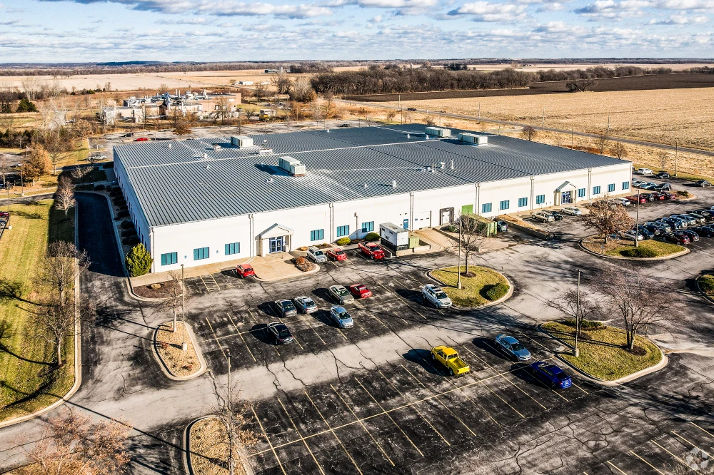 REIT Sale | 105K SF Industrial | 22'-24 Ceiling Heights | Kansas City MSA