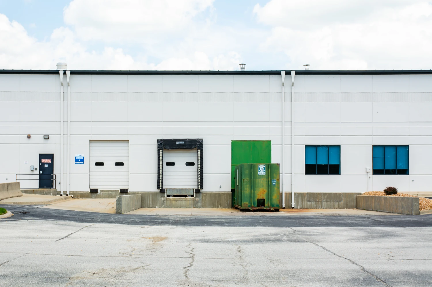 REIT Sale | 105K SF Industrial | 22'-24 Ceiling Heights | Kansas City MSA