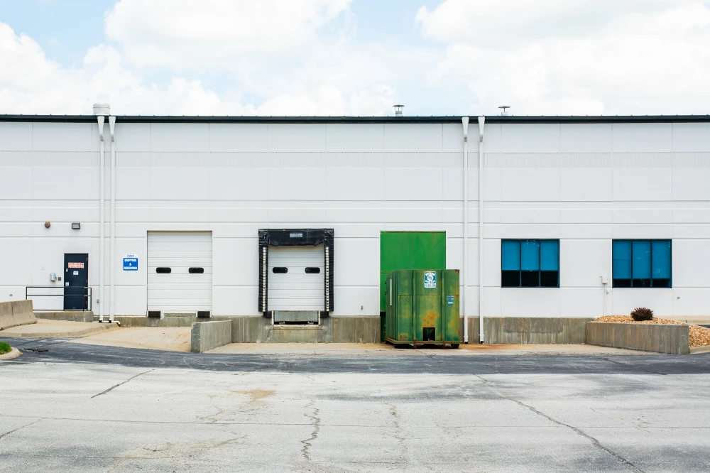 REIT Sale | 105K SF Industrial | 22'-24 Ceiling Heights | Kansas City MSA