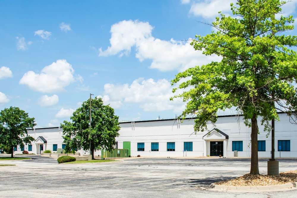 REIT Sale | 105K SF Industrial | 22'-24 Ceiling Heights | Kansas City MSA