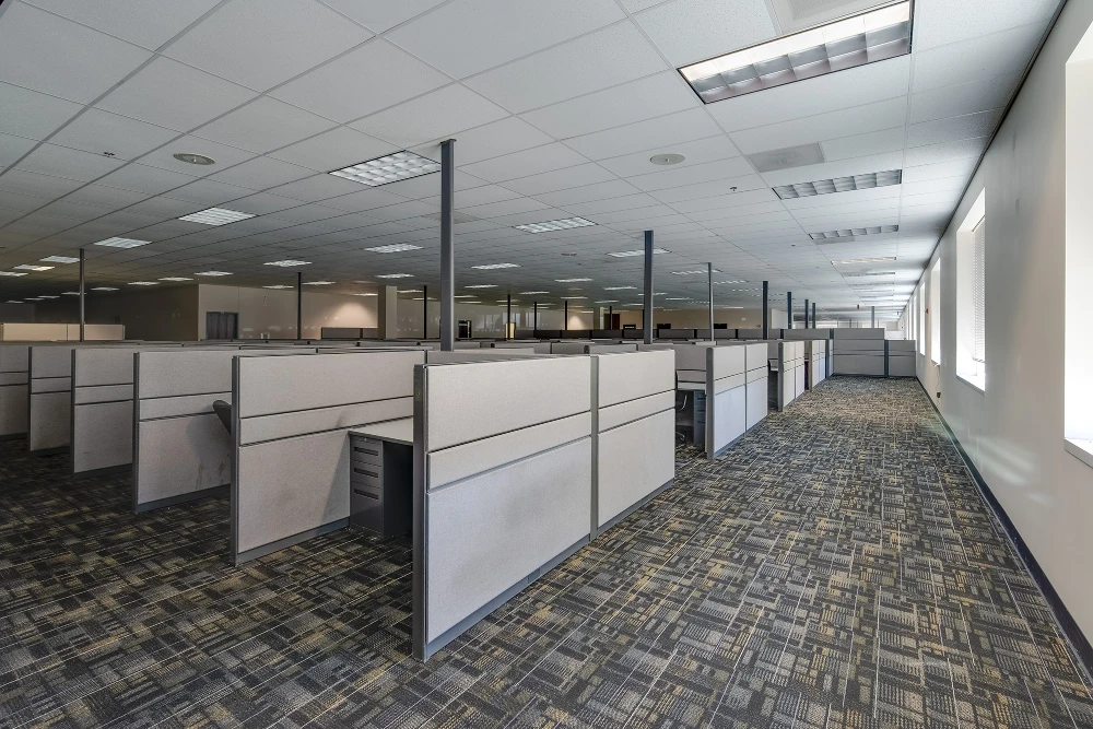 REIT Sale | 105K SF Industrial | 22'-24 Ceiling Heights | Kansas City MSA