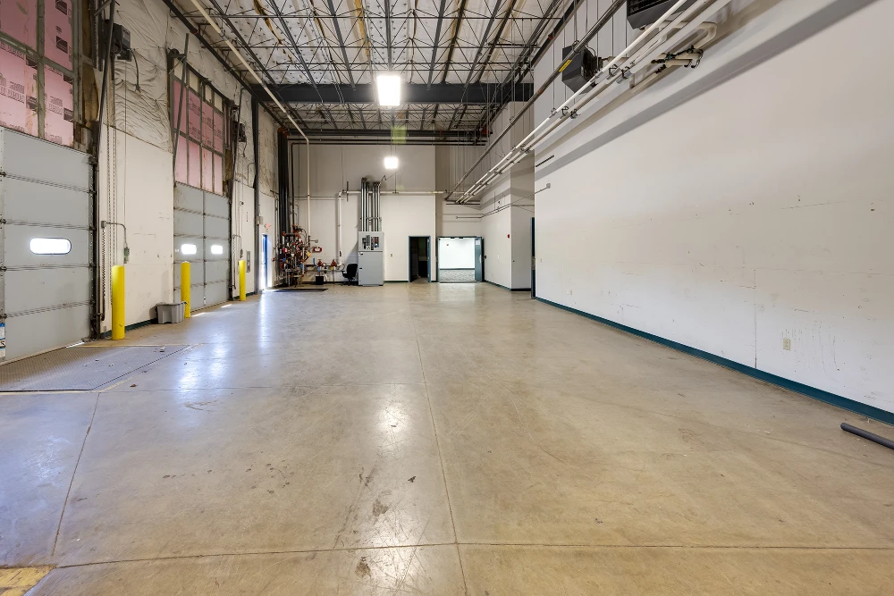 REIT Sale | 105K SF Industrial | 22'-24 Ceiling Heights | Kansas City MSA