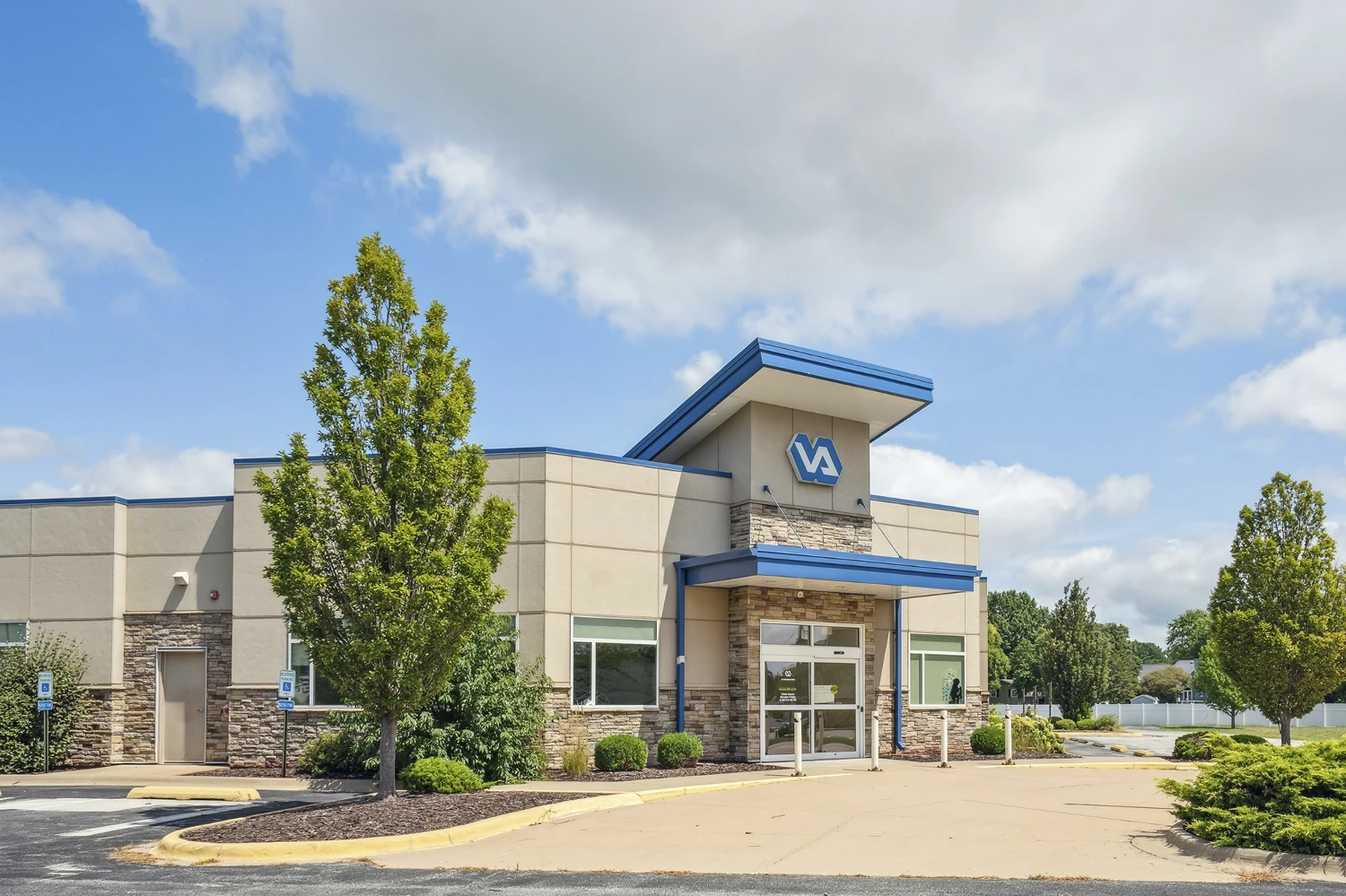REIT Sale | First Bid Meets Reserve - Former VA Outpatient Clinic | Galesburg, IL