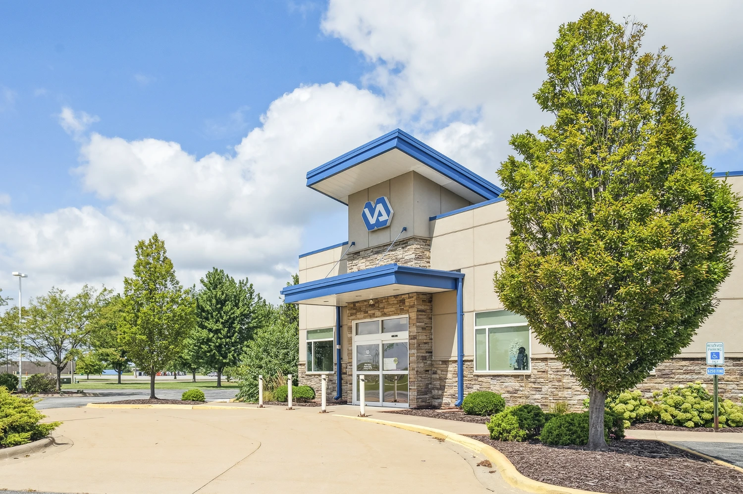 REIT Sale | First Bid Meets Reserve - Former VA Outpatient Clinic | Galesburg, IL