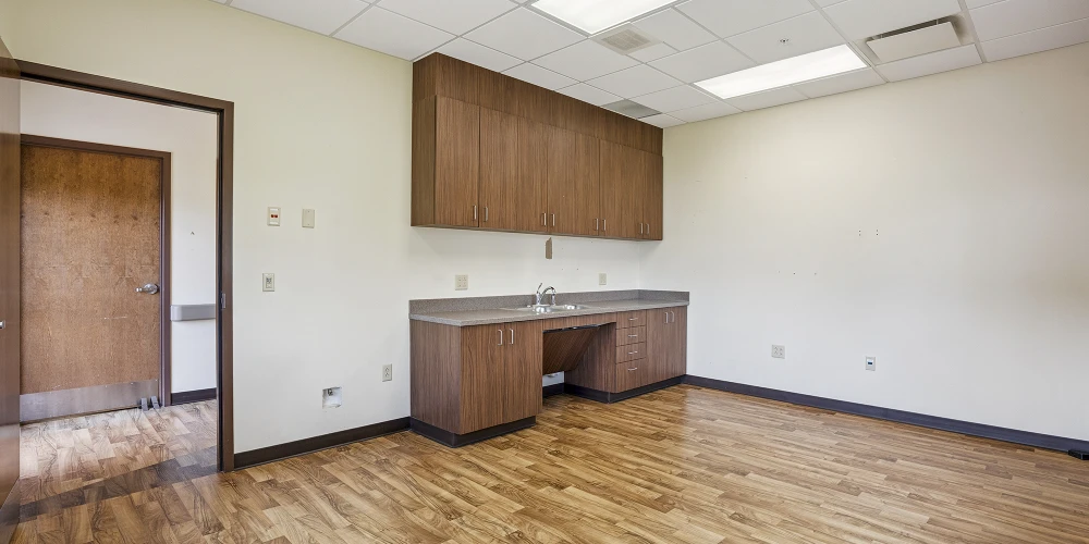 REIT Sale | First Bid Meets Reserve - Former VA Outpatient Clinic | Galesburg, IL
