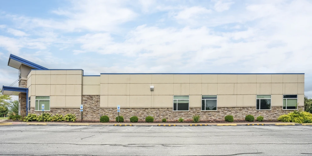REIT Sale | First Bid Meets Reserve - Former VA Outpatient Clinic | Galesburg, IL