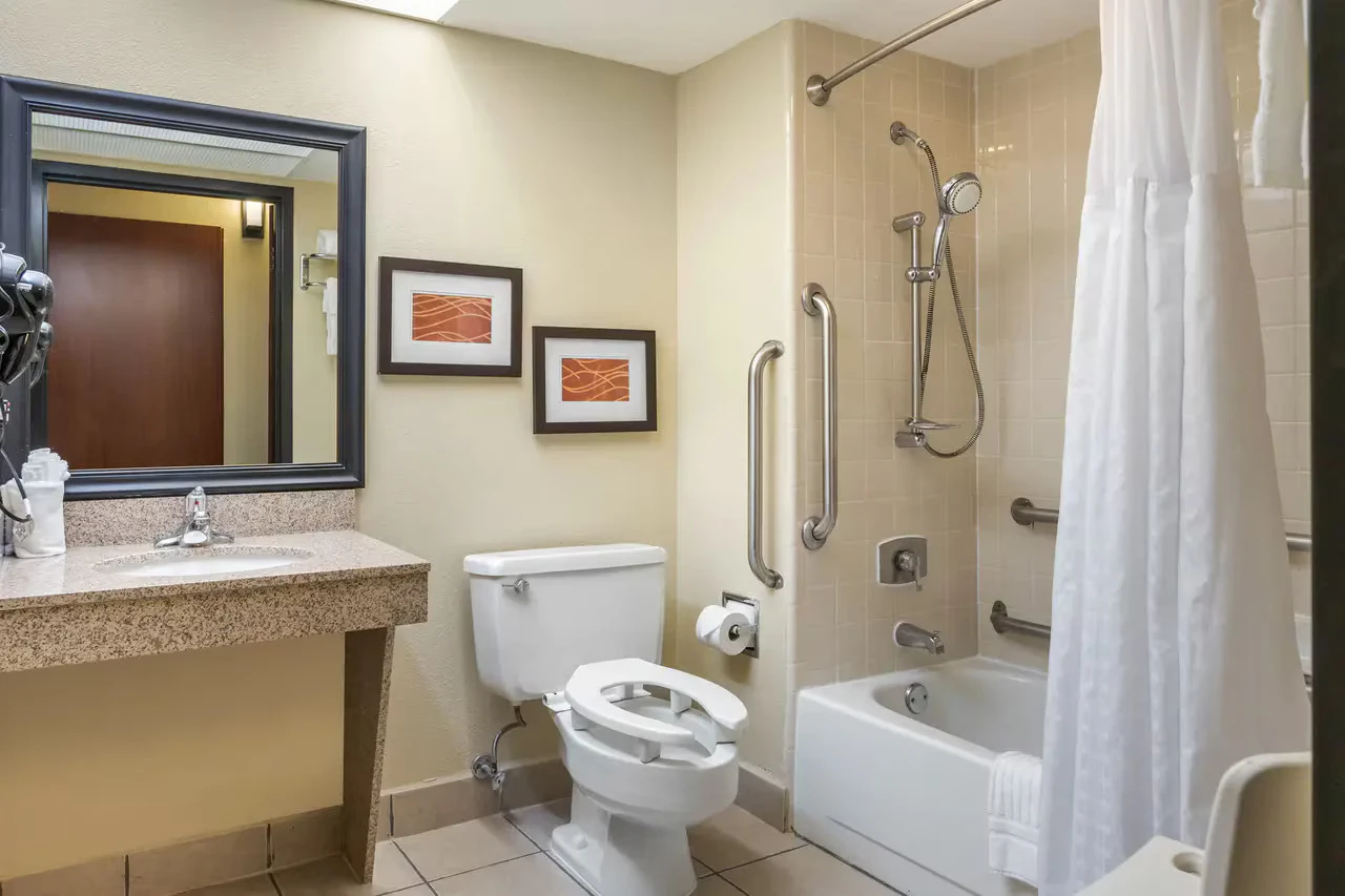 Comfort Inn - Airport | Grand Rapids, MI