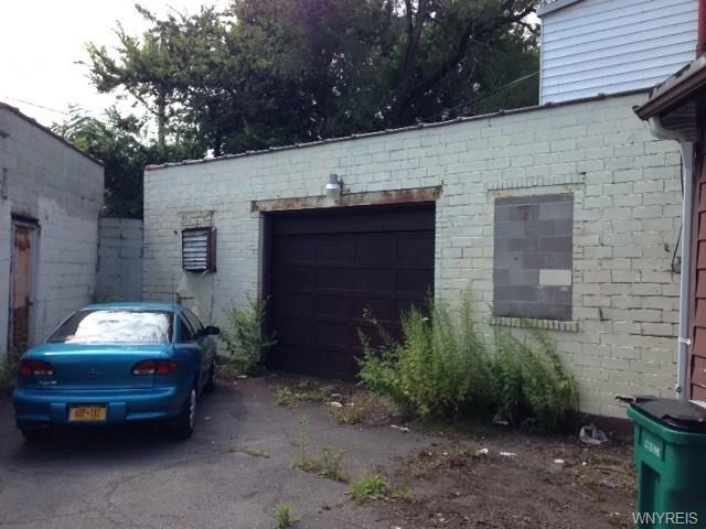 145 Ontario St - 7,450 +/- SF Mixed-Use building