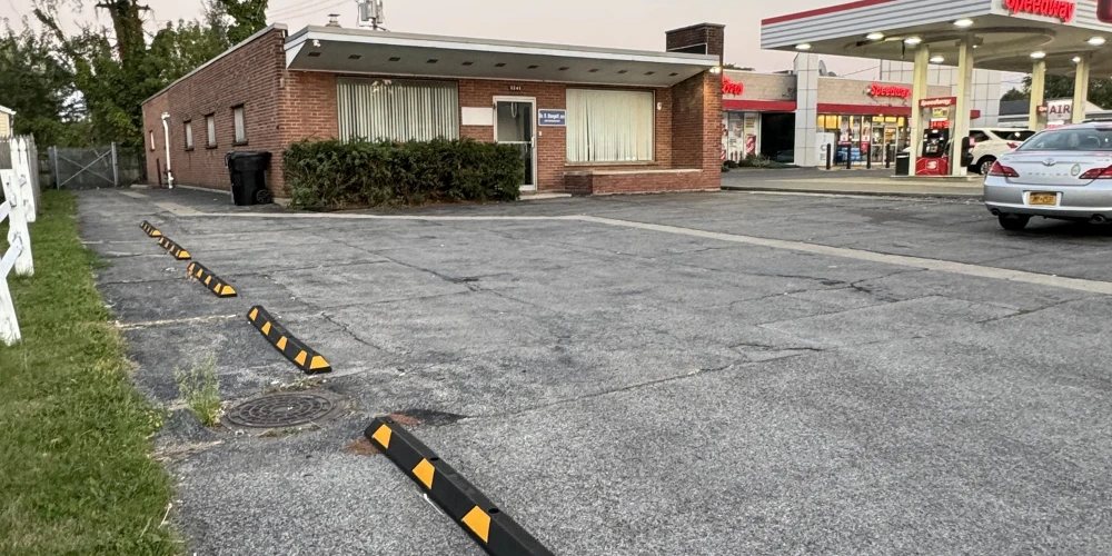 2,945+/- SF Free Standing Building
