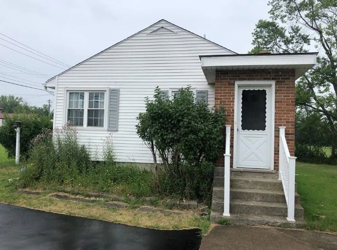2890 Southwestern Blvd - Commercial & Residential (Mixed Use) Land with 720+/- SF House