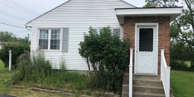 2890 Southwestern Blvd - Commercial & Residential (Mixed Use) Land with 720+/- SF House