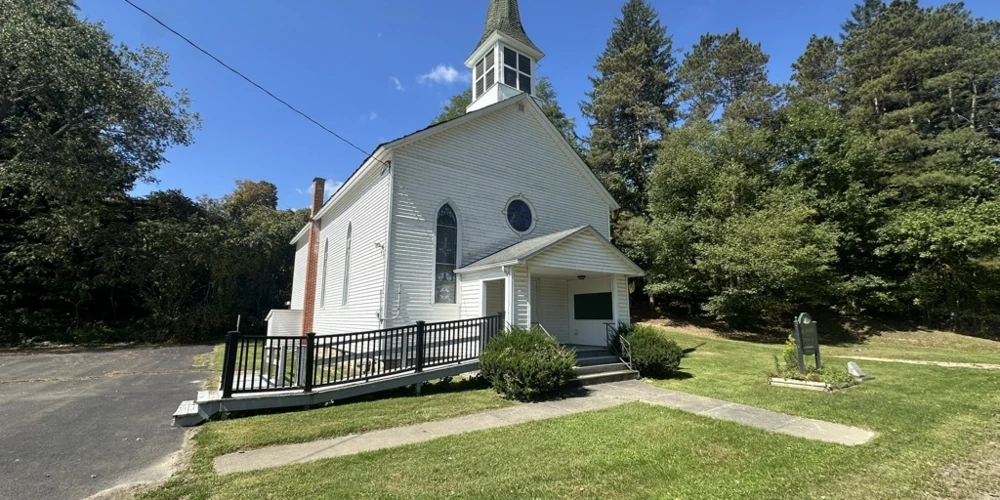 3915 Cottage bridge Rd - Traditional wood-frame church building