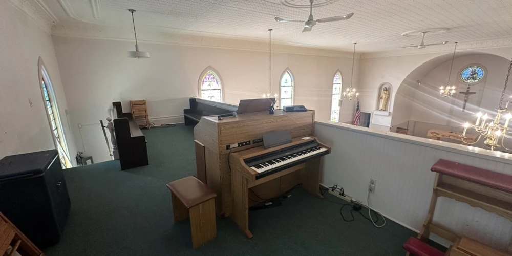 3915 Cottage bridge Rd - Traditional wood-frame church building