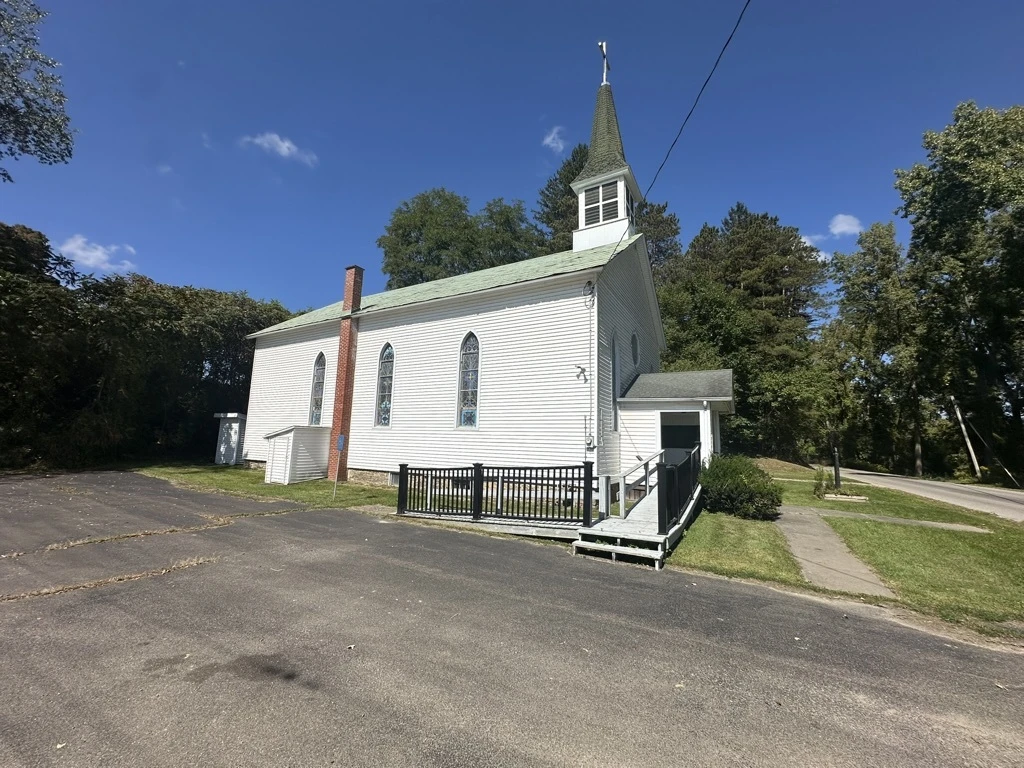3915 Cottage bridge Rd - Traditional wood-frame church building