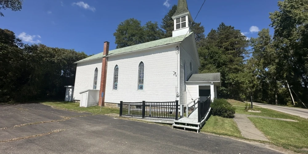 3915 Cottage bridge Rd - Traditional wood-frame church building