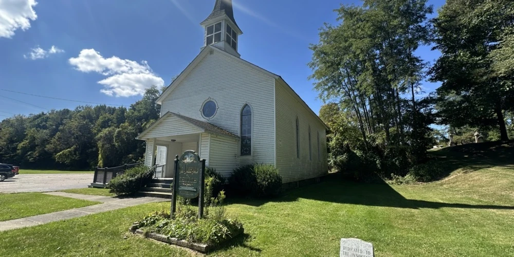 3915 Cottage bridge Rd - Traditional wood-frame church building