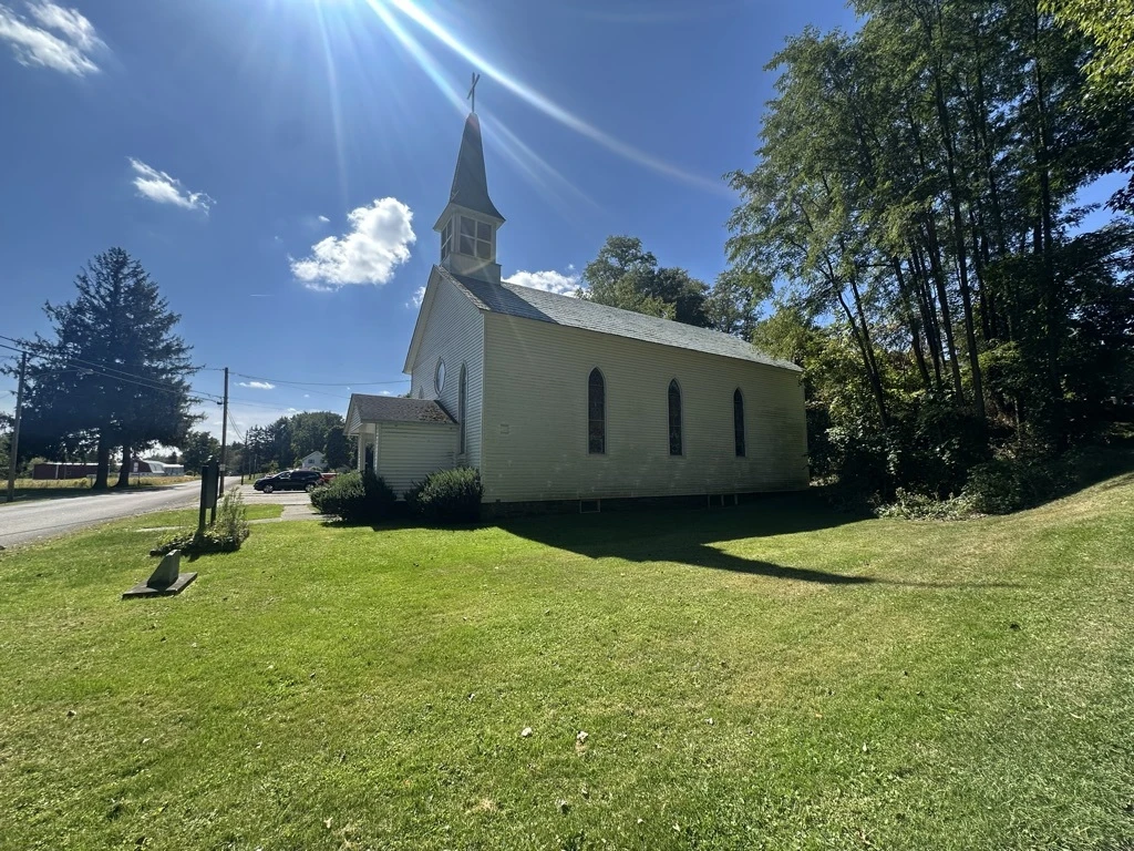 3915 Cottage bridge Rd - Traditional wood-frame church building