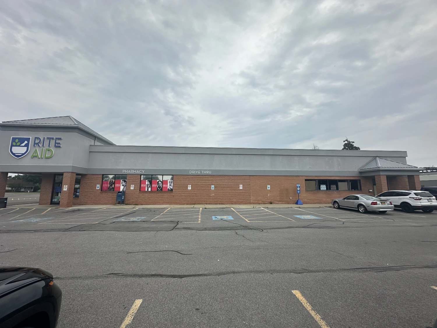 4407 Military Rd - 6,900+/- SF up to 18,900+/- SF Retail Space 