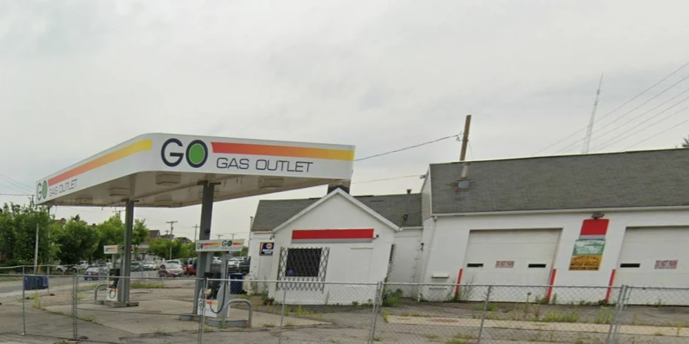 524 Hinman Ave -  1,644+/- SF Unbranded Gas Station