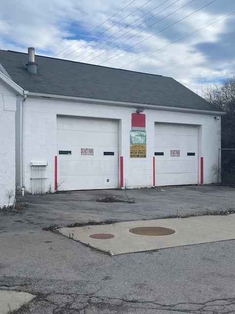 524 Hinman Ave -  1,644+/- SF Unbranded Gas Station