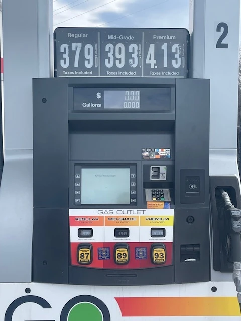 524 Hinman Ave -  1,644+/- SF Unbranded Gas Station