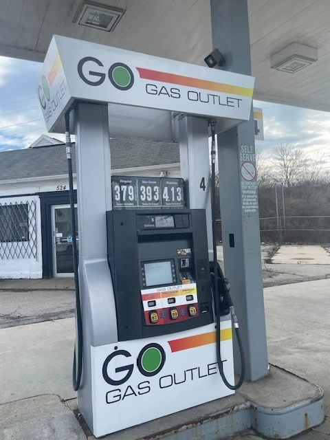524 Hinman Ave -  1,644+/- SF Unbranded Gas Station
