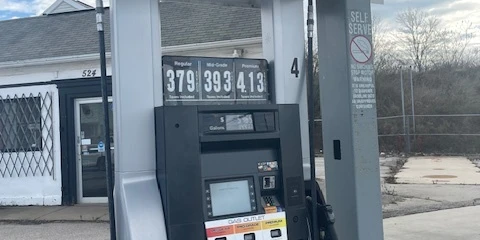 524 Hinman Ave -  1,644+/- SF Unbranded Gas Station