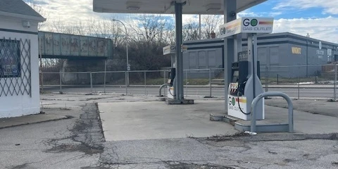 524 Hinman Ave -  1,644+/- SF Unbranded Gas Station