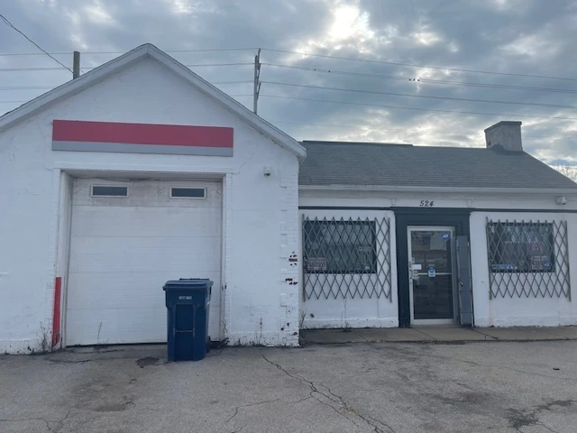 524 Hinman Ave -  1,644+/- SF Unbranded Gas Station