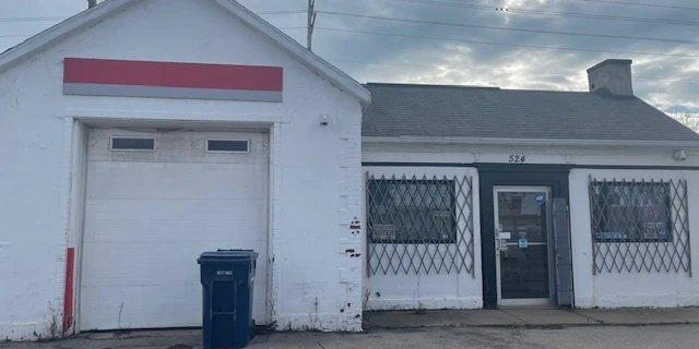 524 Hinman Ave -  1,644+/- SF Unbranded Gas Station
