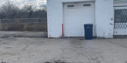 524 Hinman Ave -  1,644+/- SF Unbranded Gas Station