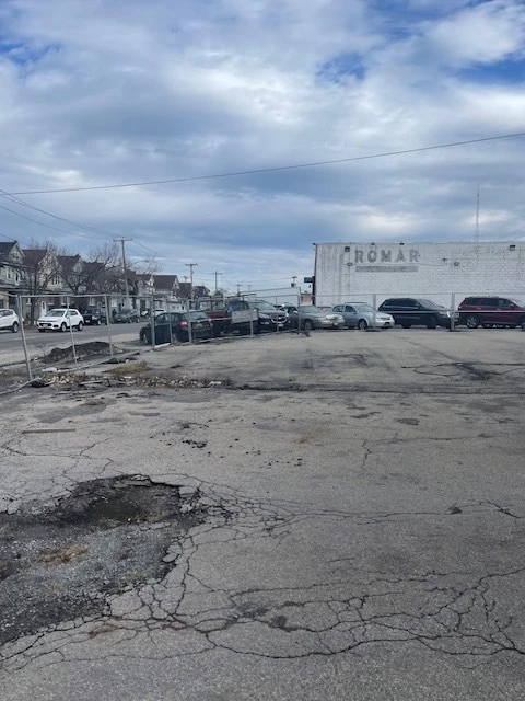524 Hinman Ave -  1,644+/- SF Unbranded Gas Station