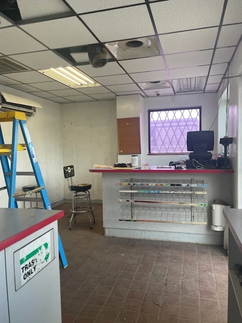 524 Hinman Ave -  1,644+/- SF Unbranded Gas Station