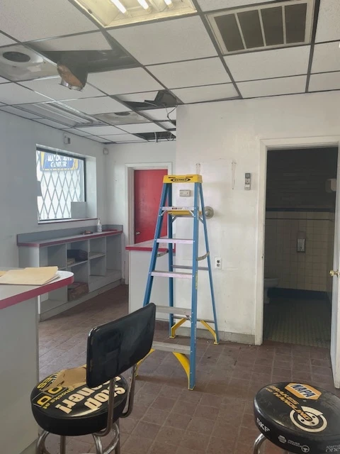 524 Hinman Ave -  1,644+/- SF Unbranded Gas Station