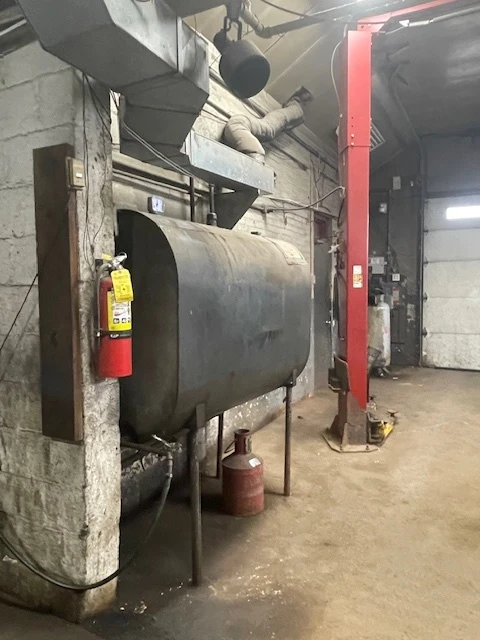 524 Hinman Ave -  1,644+/- SF Unbranded Gas Station