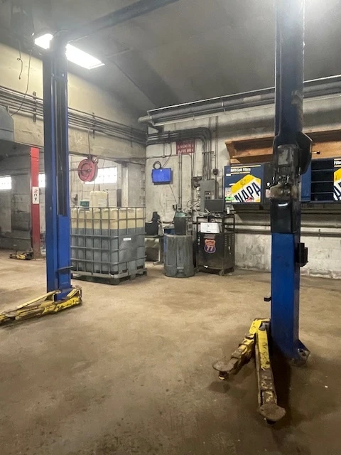 524 Hinman Ave -  1,644+/- SF Unbranded Gas Station