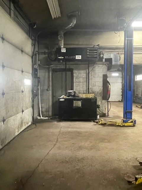 524 Hinman Ave -  1,644+/- SF Unbranded Gas Station