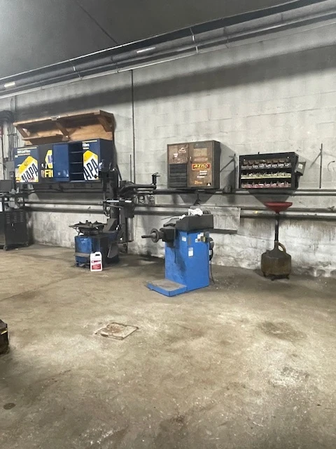 524 Hinman Ave -  1,644+/- SF Unbranded Gas Station