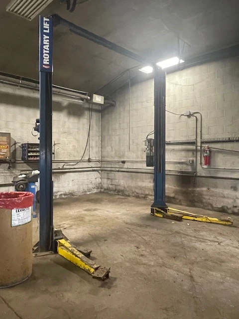 524 Hinman Ave -  1,644+/- SF Unbranded Gas Station