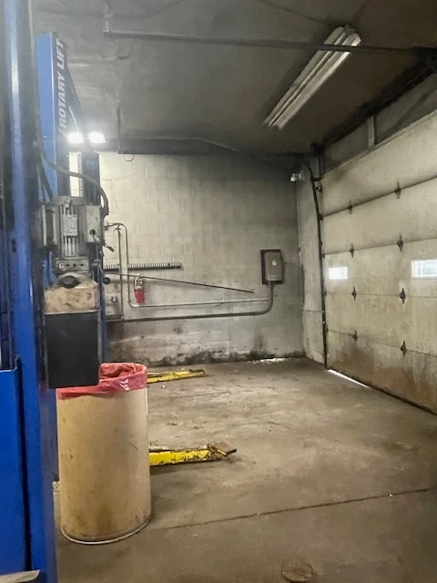 524 Hinman Ave -  1,644+/- SF Unbranded Gas Station