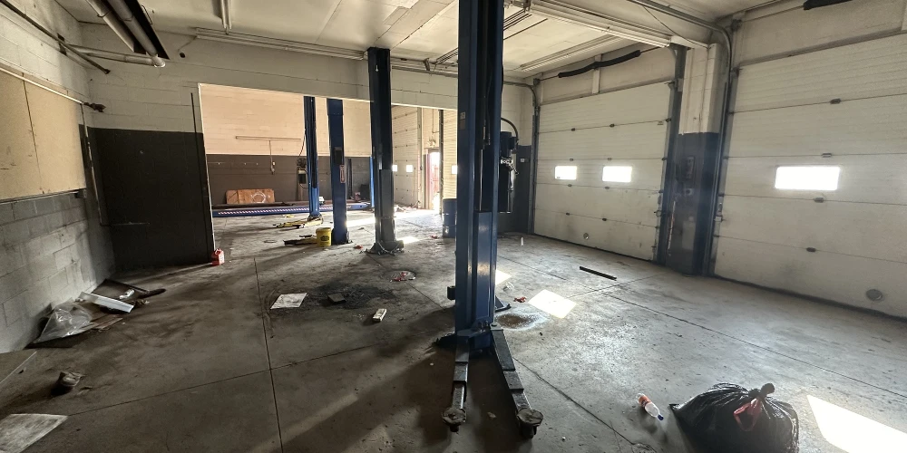 3106 Walden Ave - Former AAMCO For Sale