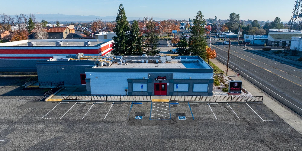 Freestanding Restaurant 329 Lake Blvd 