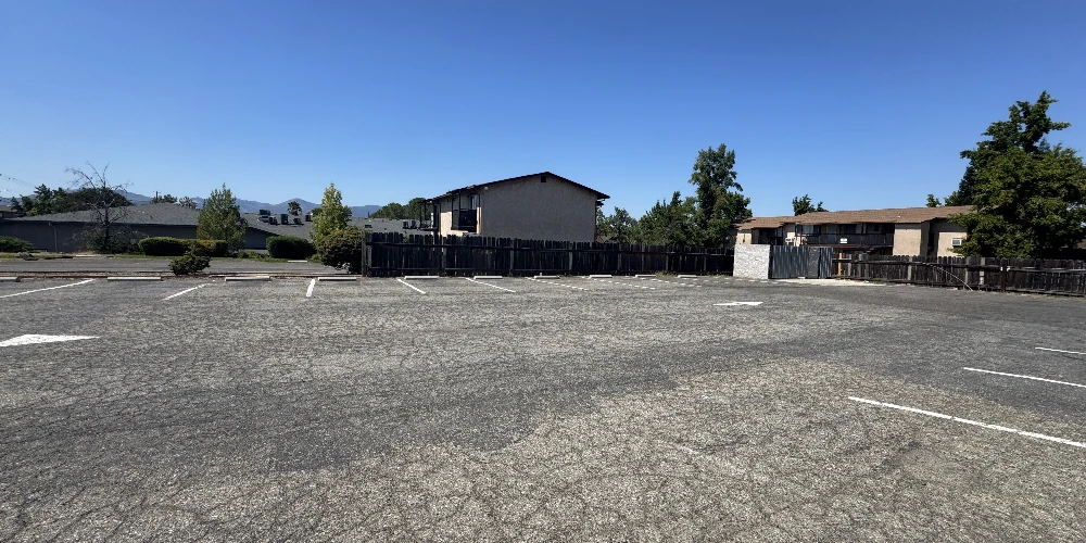 Freestanding Restaurant 329 Lake Blvd 