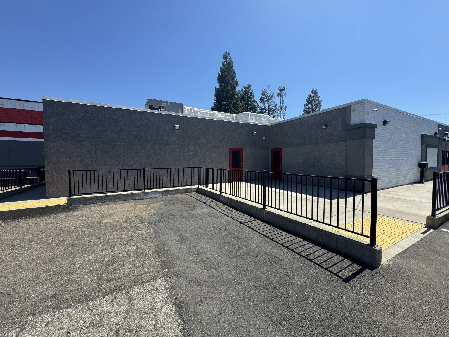 Freestanding Restaurant 329 Lake Blvd 