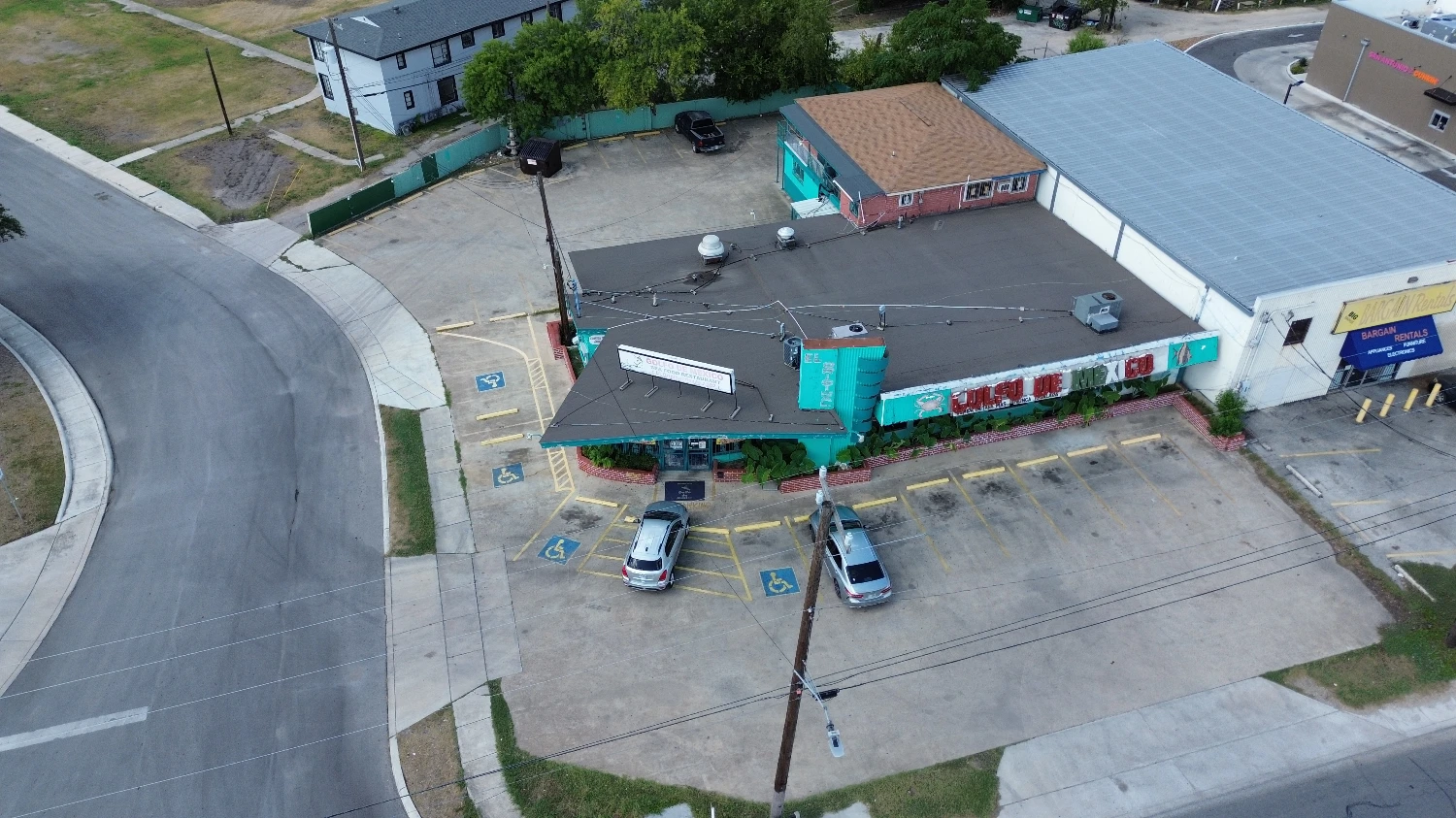 603 Bandera - Corner Restaurant + Apartment | Turnkey Equipment | Validated Corridor