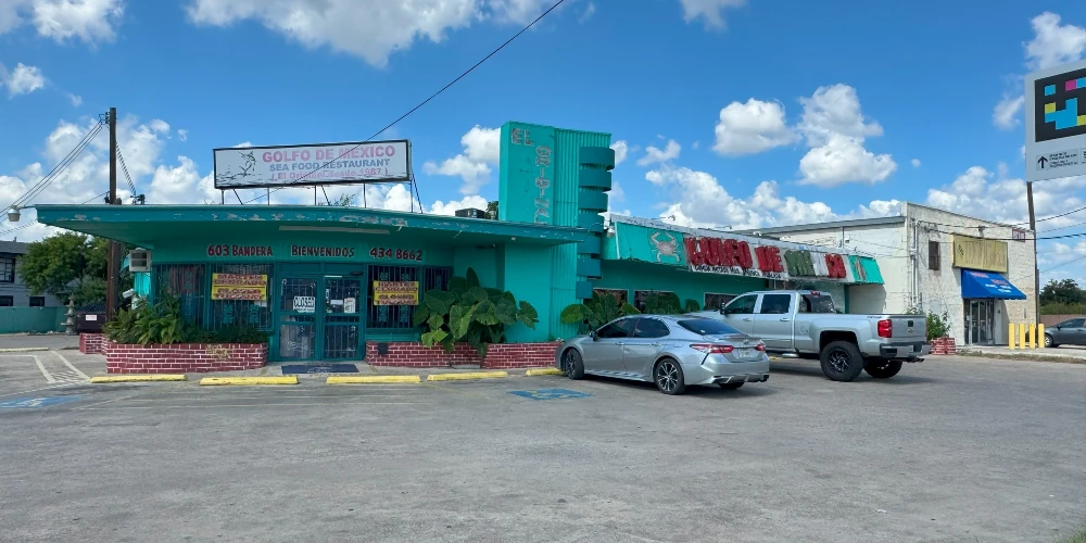 603 Bandera - Corner Restaurant + Apartment | Turnkey Equipment | Validated Corridor