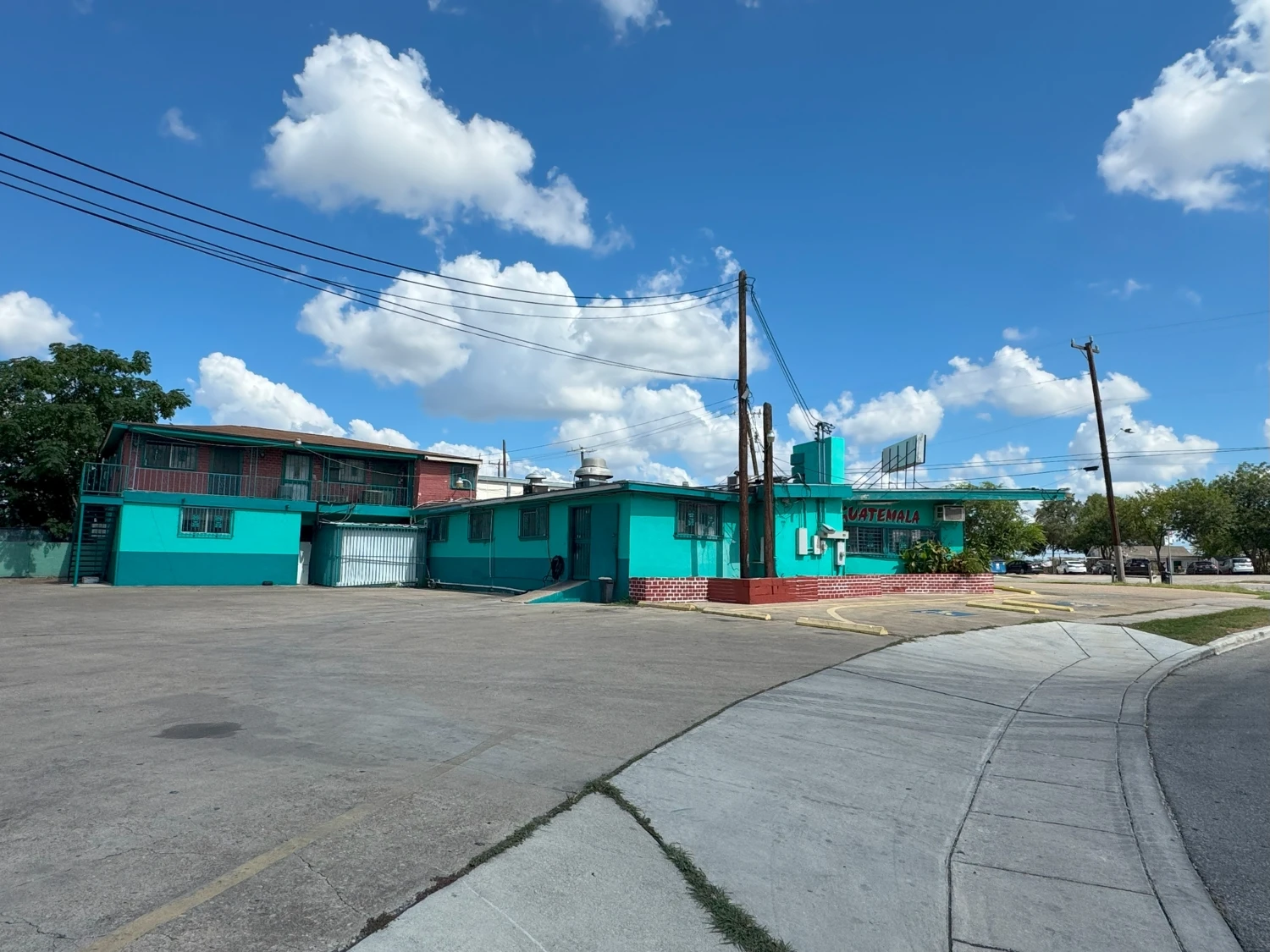 603 Bandera - Corner Restaurant + Apartment | Turnkey Equipment | Validated Corridor