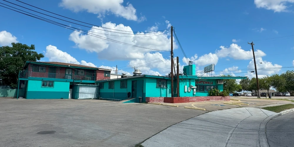 603 Bandera - Corner Restaurant + Apartment | Turnkey Equipment | Validated Corridor