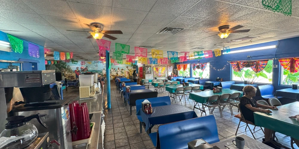 603 Bandera - Corner Restaurant + Apartment | Turnkey Equipment | Validated Corridor