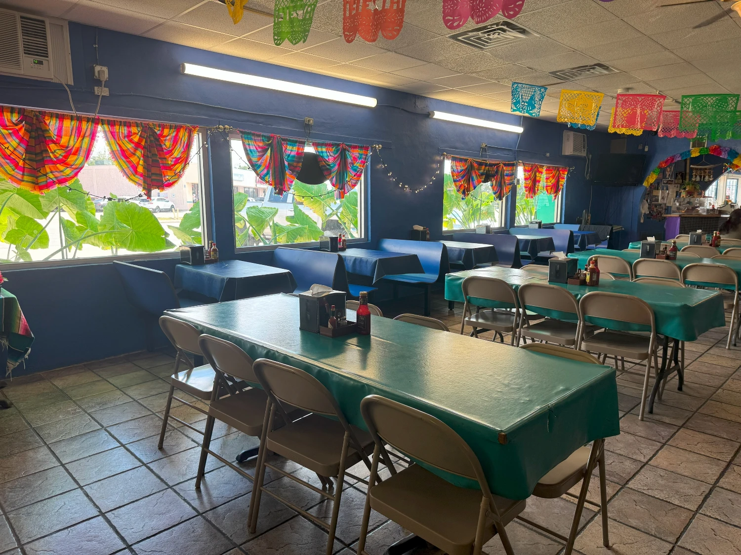 603 Bandera - Corner Restaurant + Apartment | Turnkey Equipment | Validated Corridor